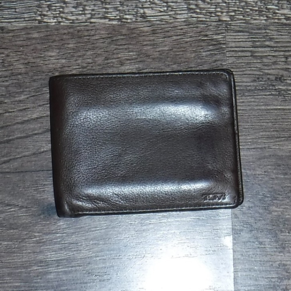 Tumi Brown‎ Leather Bi-Fold Wallet Minimalist Luxury Travel Men's